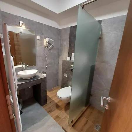 Vén Diófa De Lux Panzió Bed and breakfast