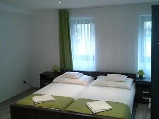 Vén Diófa De Lux Panzió Bed and breakfast 4*